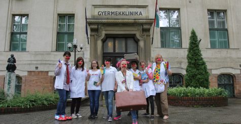 Szegeden viziteltek a bohócdoktorok