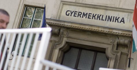 Kórházi ágy adomány a gyermekklinikának