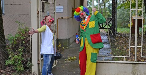 Béketelepen viziteltek a bohócdoktorok