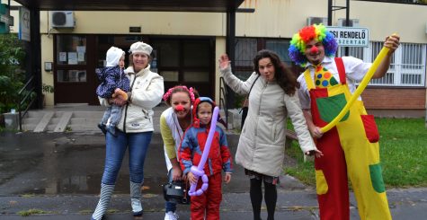 A Debreceni utcában viziteltek a bohócdoktorok