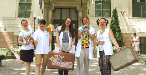 Légzésfigyelőket adományoztak a bohócdoktorok